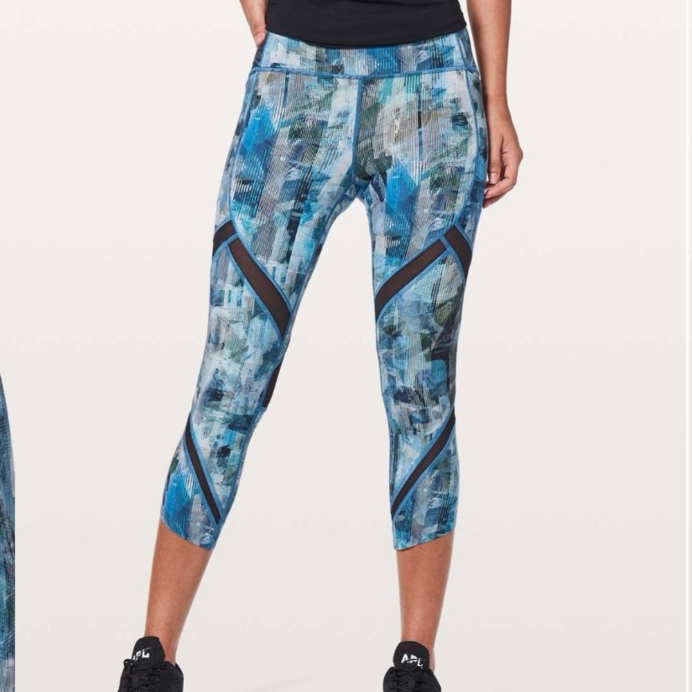 NWOT Lululemon Crop 21"; Blue; Exterior Pockets; Mesh Design; Women’s Size 8.